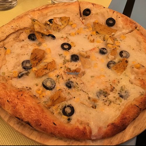 pizza bellisima at Pura Vida Vegan Bar in Madrid