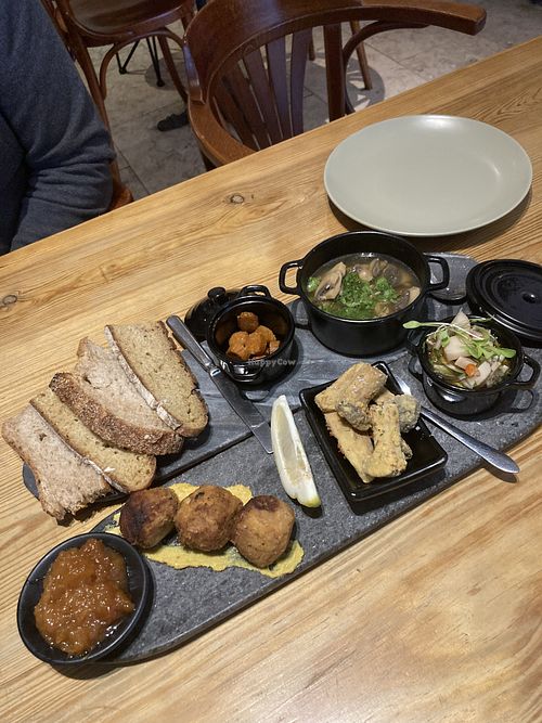 Tábua de Petiscos Portugueses  at 26 Vegan Food Project in Lisbon