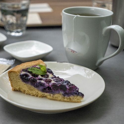 Blueberry cake at 2Mistletoes in Nara