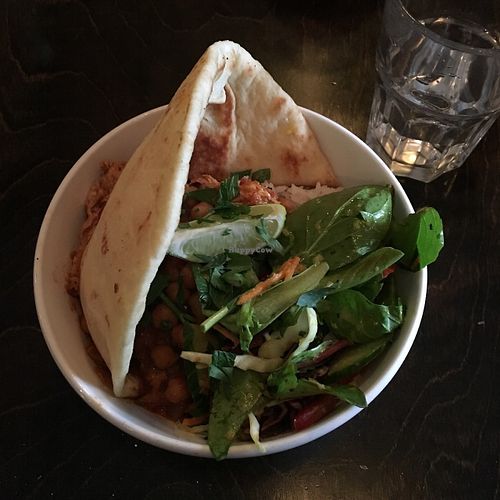 Bol "poulet" au beurre at L'Gros Luxe 100% Vege in Montreal