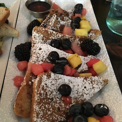 Pain doré vegan at L'Gros Luxe 100% Vege in Montreal