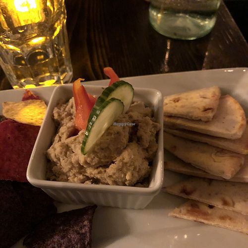 Hummus du moment à l'aubergine at L'Gros Luxe 100% Vege in Montreal