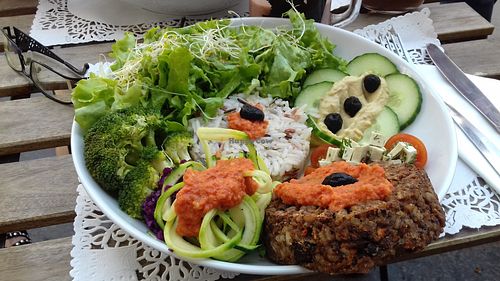 Veggie bowl, 12€, very healthy and perfect for summer at Sweet Rawmance in Paris