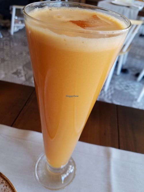 Spirit carrot Apple Ginger at Level Veggie Bistro in Madrid