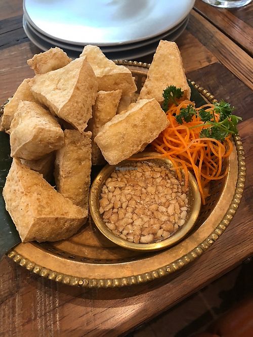 Tofu Tod mit Erdnuss Soße at Sisters Thai in Fairfax