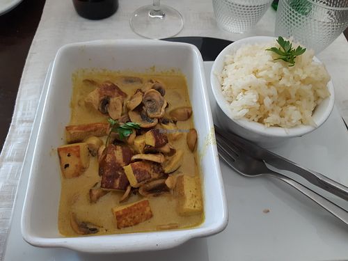 Tofu de caril e arroz branco at Bons Tempos in Vila Real