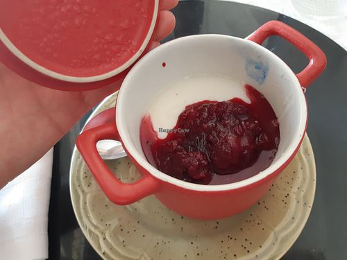 Pudim branco de côco e compota at Bons Tempos in Vila Real