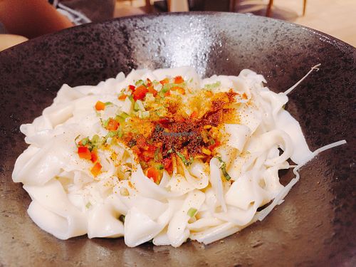 Shaanxi-style spicy noodles at Ruolanci Vegetarian 若蘭慈素食馆(欢乐海岸店) in Shenzhen