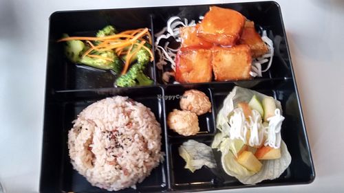 Sweet & sour tofu bento box at Jiu Pin Lian in Central Singapore
