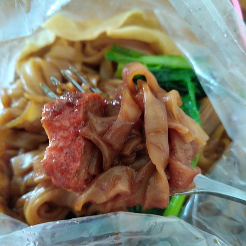 Take away - no take away charge.  Instead of Wanton Mee, I ordered kway teow (flat rice noodle) at Shang De Vegetarian in Central Singapore
