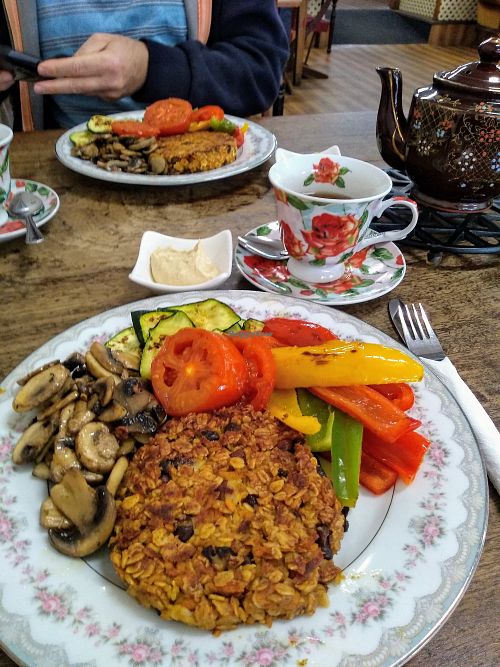 Mega breakfast at The Whistling Cat in Mount Gambier