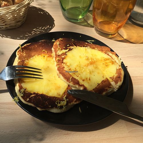 pancakes à l'ananas Hummm trop bon ! at Green Rainbow in Paris