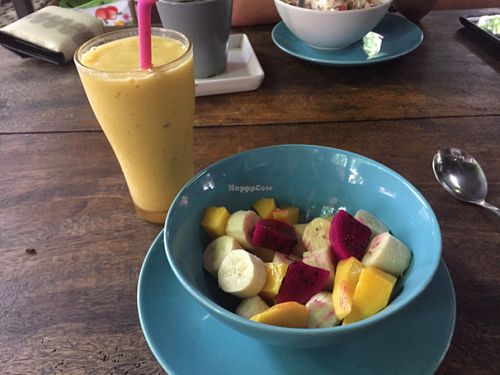 fruit and smoothie at Bodhi Tree Cafe in Chiang Mai