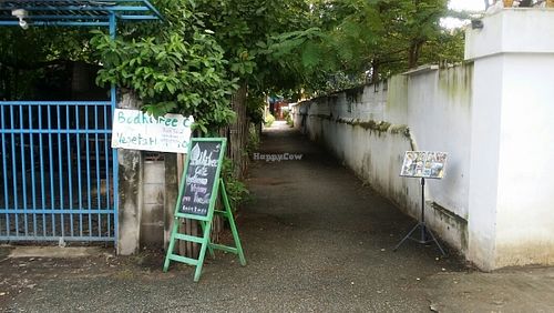 lane from Soi 4 to Bodhi Tree at Bodhi Tree Cafe in Chiang Mai