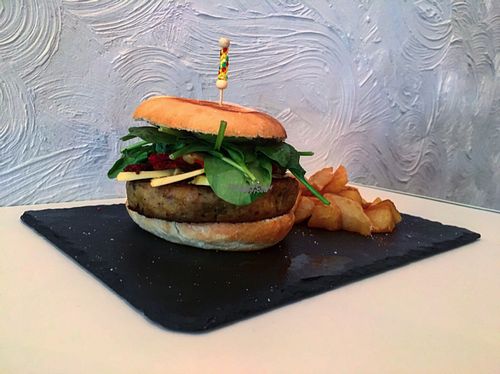 hamburguesa de lentejas  at Distrito Vegano in Madrid