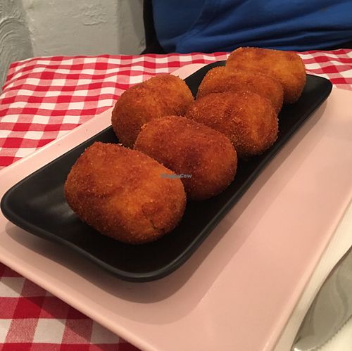 croquetas de cocido  at Distrito Vegano in Madrid
