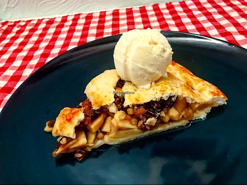 Hot Apple pie and ice cream  at Distrito Vegano in Madrid