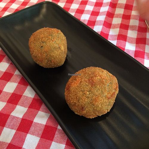 Croquetas de espinacas at Distrito Vegano in Madrid