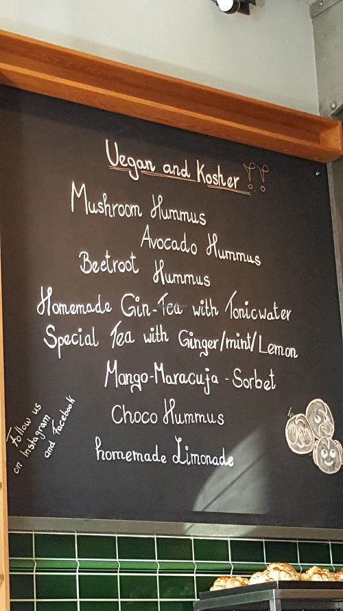 Blackboard at Hummus & Friends in Berlin