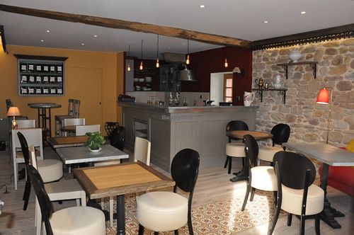 notre salle at Sare & The in Sare