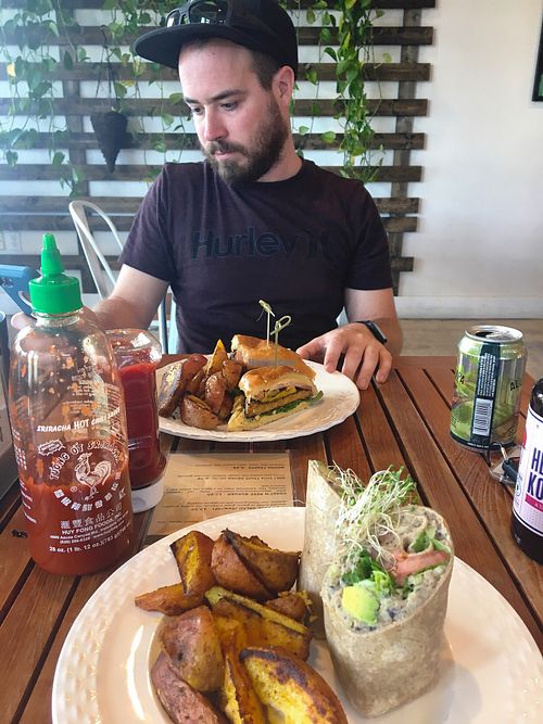 Bright atmosphere, good food at Holi Vegan Kitchen in North Miami Beach