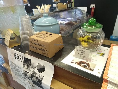 Biscuits for dogs 0,40eur/biscuit at Wani Vegan Bakery in Rome