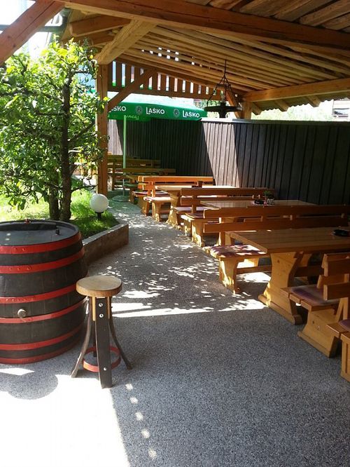 Outdoor seating at Pizzerija Asic at Pizzerija Asic in Zagorje Ob Savi