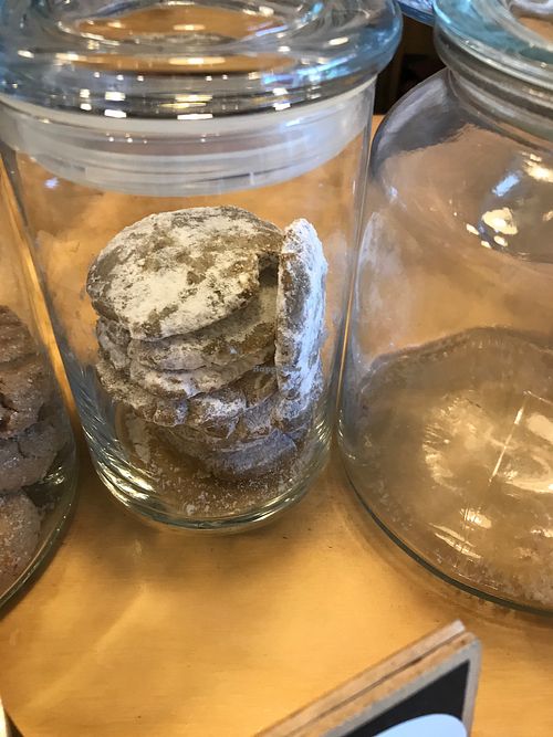 Vegan snickerdoodle cookies at Pistachio in Ensenada