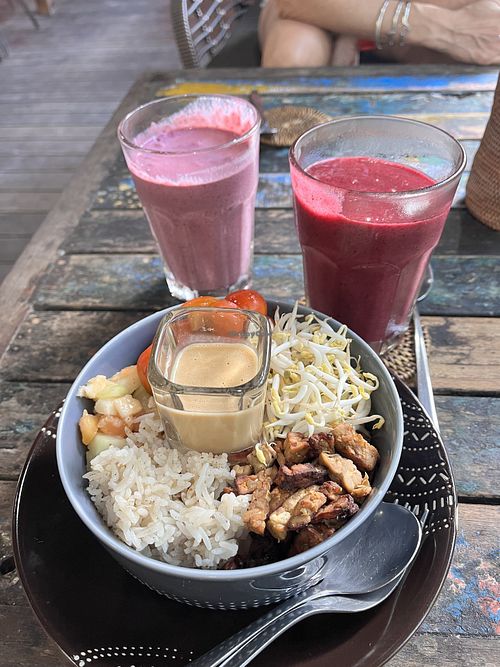 Veggie protein bowl and smoothies  at Bali Eco Deli in Lembongan