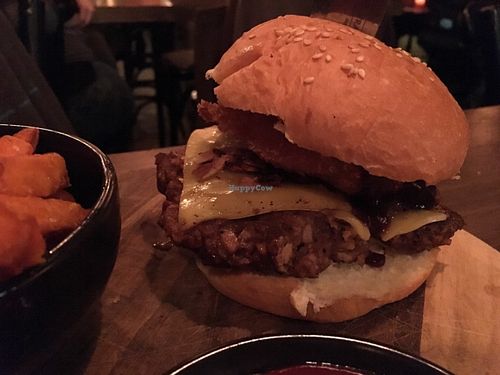 Captain Jack vegan burger (with vegan Mac and cheese onion ring, coconut bacon!) at The Hold in Manly