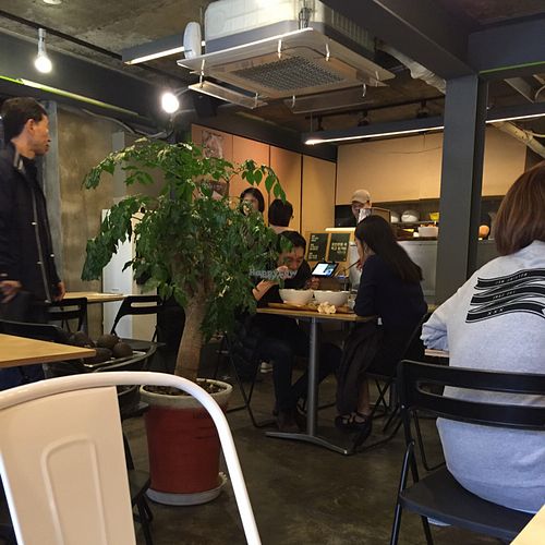 inside is modern style - very clean - fresh at Refresh5.7 - 리프레쉬 5.7 연남동점 in Seoul