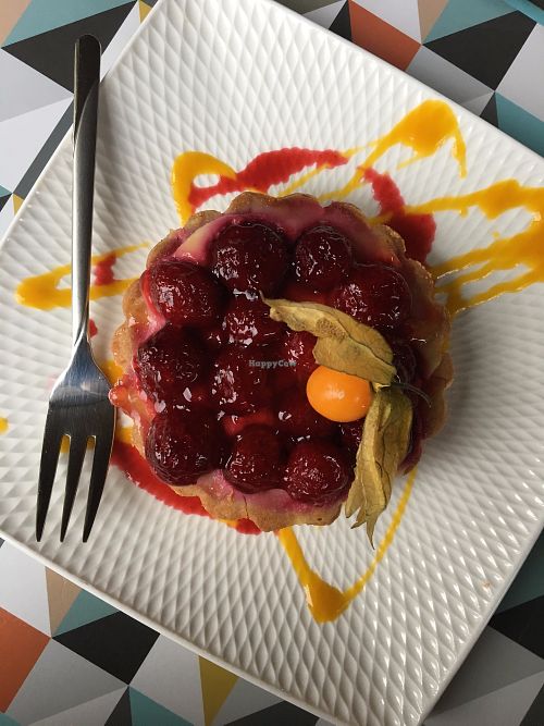raspberry cake at L'Eden Sans Gluten in Strasbourg