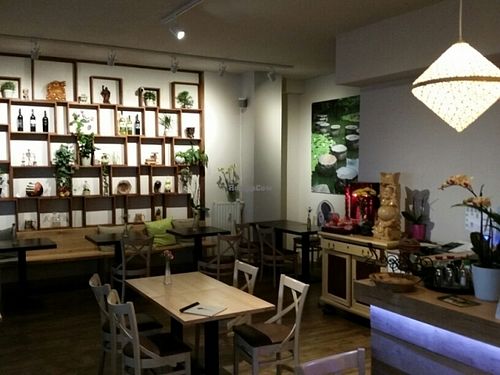 inside at Hum Vegan Cuisine in Berlin