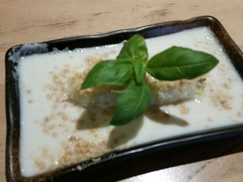 banana cake at Hum Vegan Cuisine in Berlin