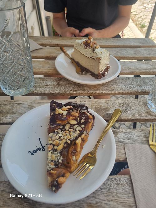 Snickers dessert and pistachio cheesecake at O Xexexe in Costa Da Caparica