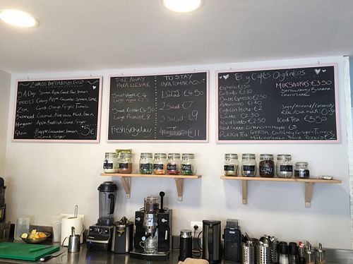 Fresh cold pressed juice and smoothies at Cocos Deli in Mallorca