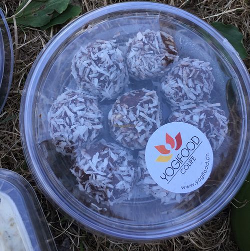 balls au cacao at Yogifood in Geneva