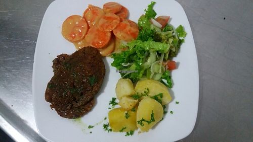 Plato Tropical at Berakah in Bogota