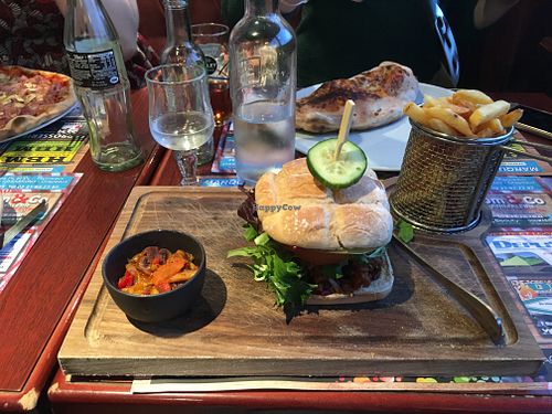 Burger vegan (jackfruit) at Le London in Calais