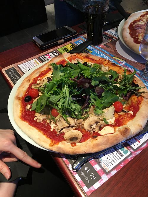Pizza vegan at Le London in Calais