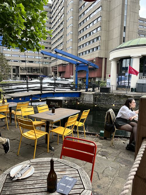 Outdoor dining   at Zizzi - St Katharine's Docks in East London