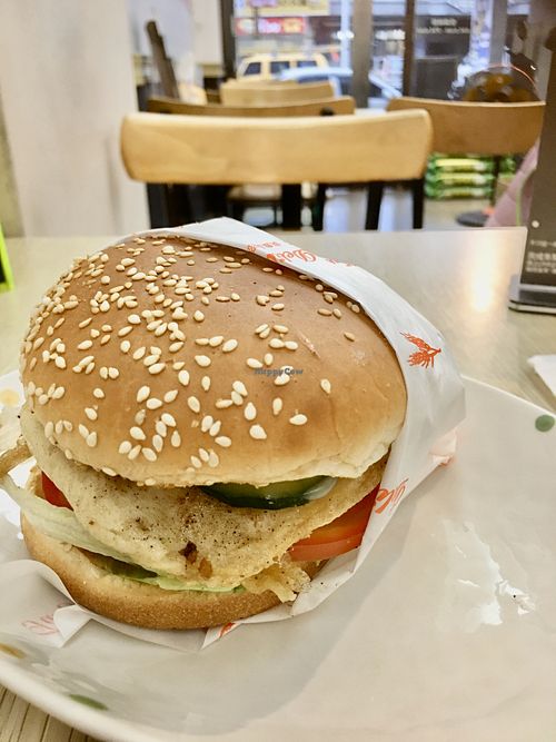 Fresh Fruit&Veg Hamburger with Egg at Vegan Life 晨曦純素小舖 - ChénXī Chún Sù Xiǎo Pù in Taichung