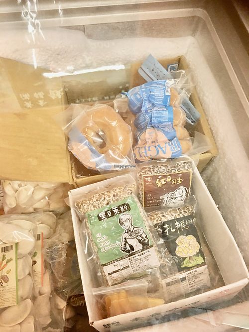 Frozen 2, bagels and tempe at Vegan Life 晨曦純素小舖 - ChénXī Chún Sù Xiǎo Pù in Taichung