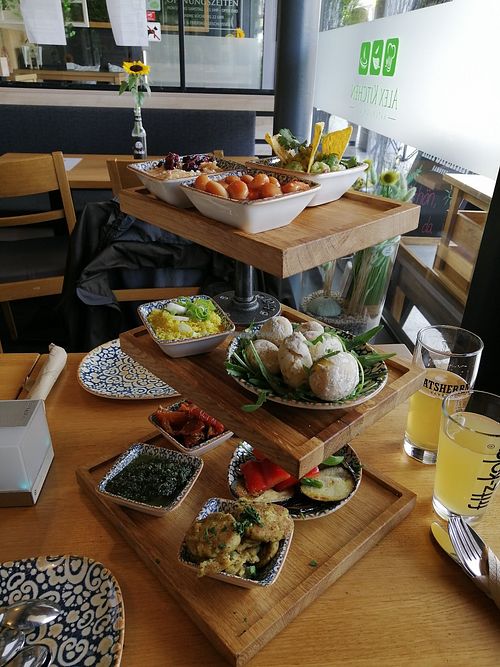 Vegane Mezze Platte at Alex Kitchen in Husum