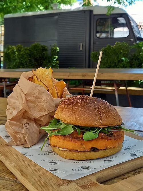 vegan burger at Cafe na Fabrica in Lisbon