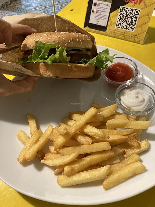 Cheeseburger  at Yasam Vegan Kafe in Izmir