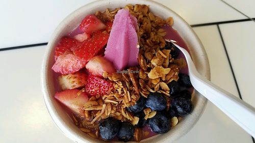 acai on oatmeal with fruit at SFO - Fraiche Yogurt - T3 in South San Francisco