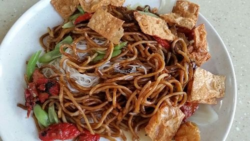economic noodle and vermicelli  at Miao Xin 妙心斋 - Yuhua Village in West Singapore