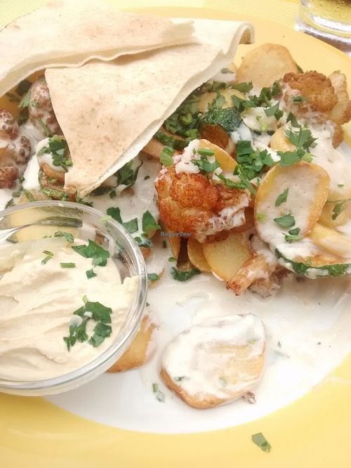 Makali Mshakala at Memo Bistro in Dresden