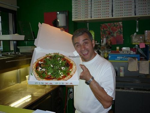 the owner and pizzaiolo at Il Pomodorino in Charleroi